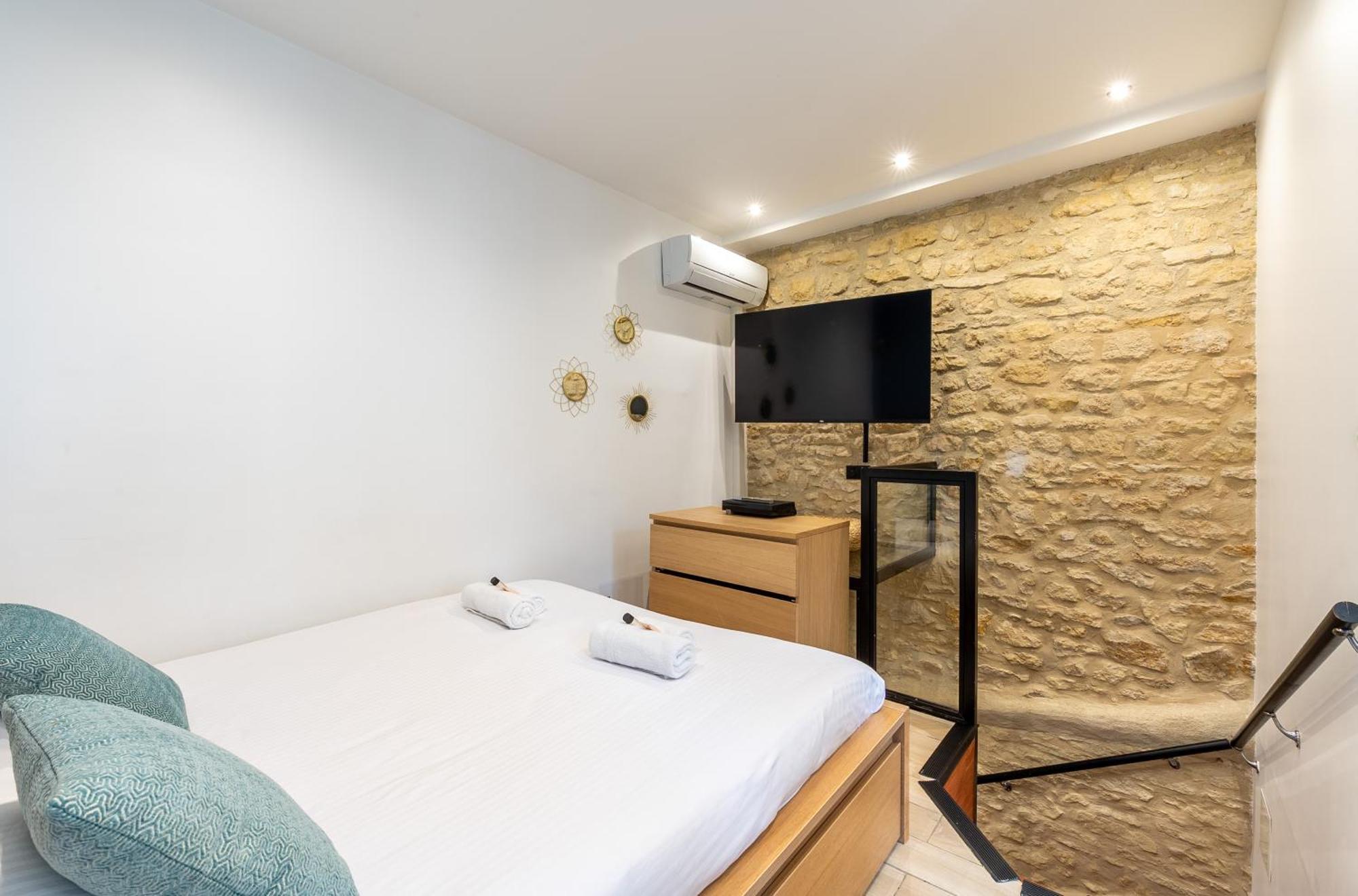 Ac & Duplex Close To Eiffel Tower - 20 Min Away Apartment