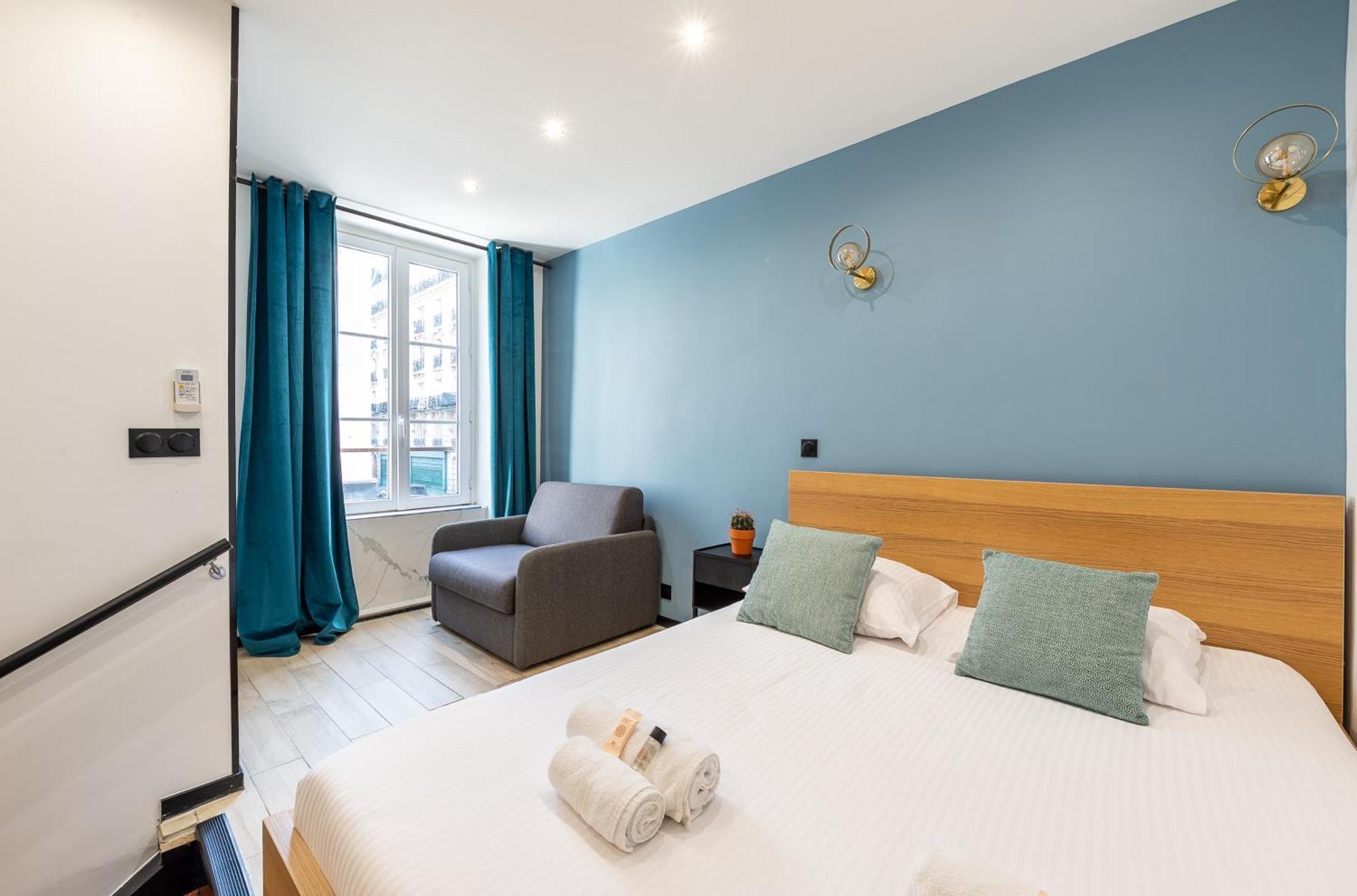 Ac & Duplex Close To Eiffel Tower - 20 Min Away Apartment *