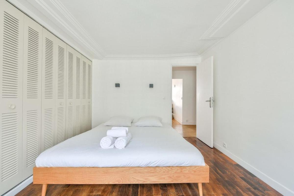 Apartment Superb T2 Haussmanien Avec Balcon A 10min Des Galeries Lafayette