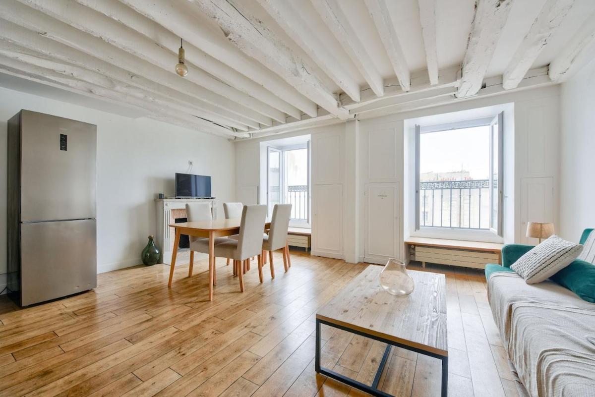 Superb T2 Haussmanien Avec Balcon A 10min Des Galeries Lafayette * Paris