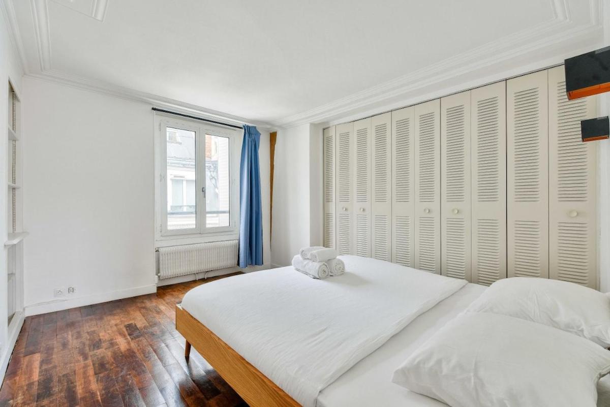 Superb T2 Haussmanien Avec Balcon A 10min Des Galeries Lafayette Apartment Paris