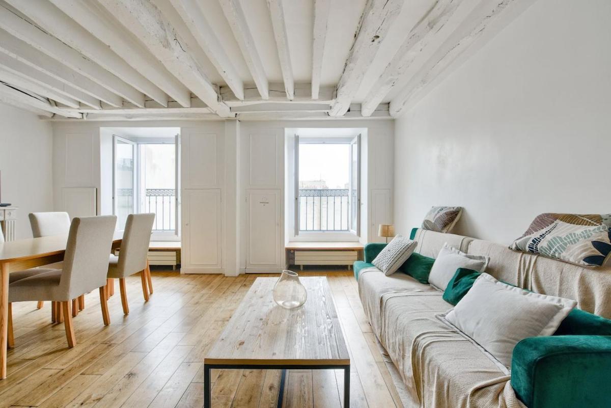 Apartment Superb T2 Haussmanien Avec Balcon A 10min Des Galeries Lafayette Paris