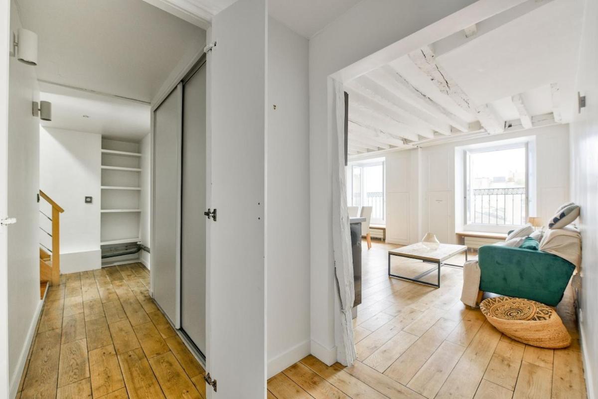 Superb T2 Haussmanien Avec Balcon A 10min Des Galeries Lafayette * Paris