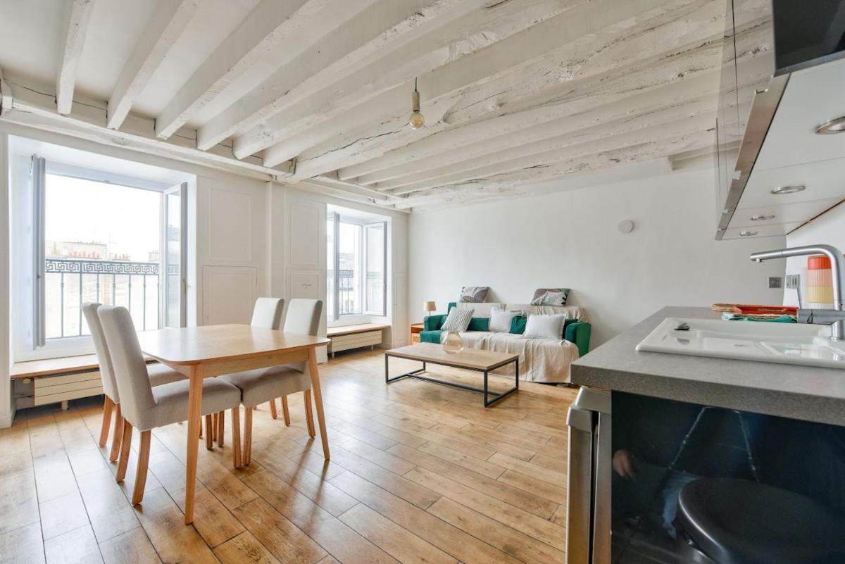 Apartment Superb T2 Haussmanien Avec Balcon A 10min Des Galeries Lafayette *