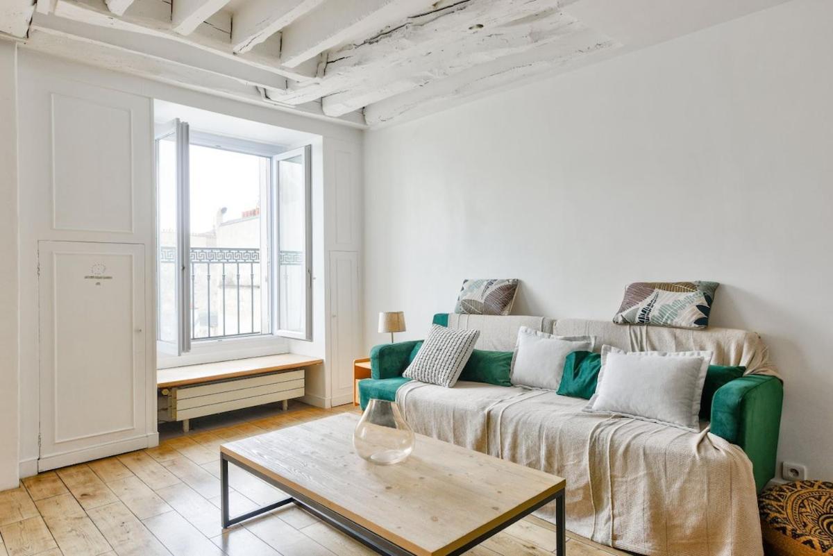 Superb T2 Haussmanien Avec Balcon A 10min Des Galeries Lafayette * Paris