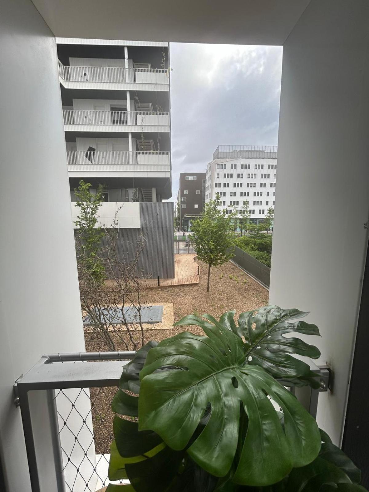 Spacious Appt With Balcony In The 13th Apartment