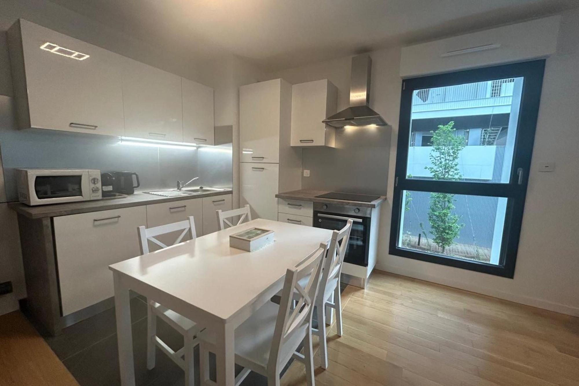 Spacious Appt With Balcony In The 13th Paris