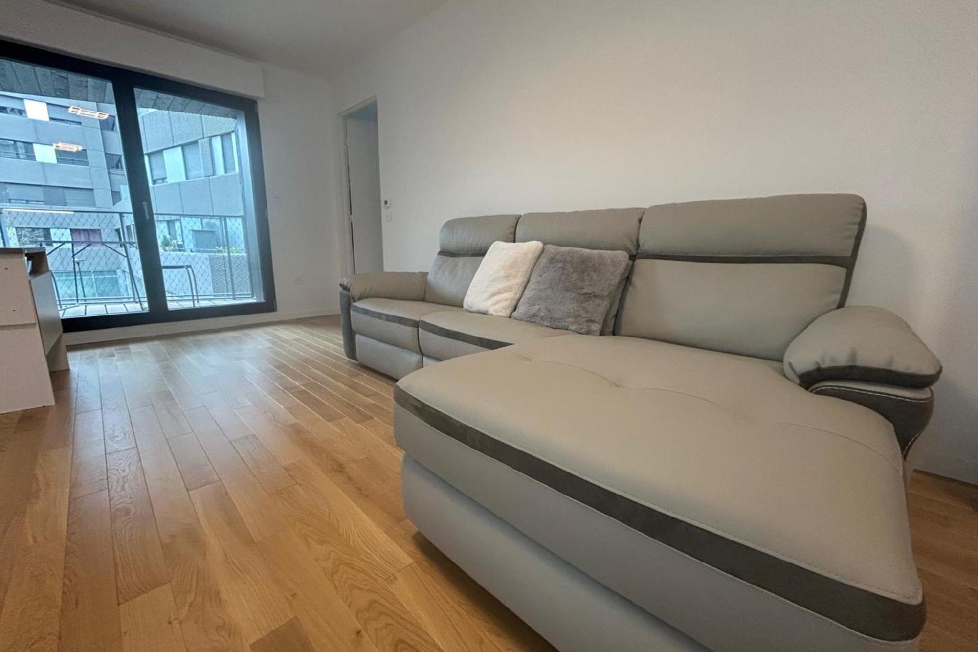 Apartment Spacious Appt With Balcony In The 13th *