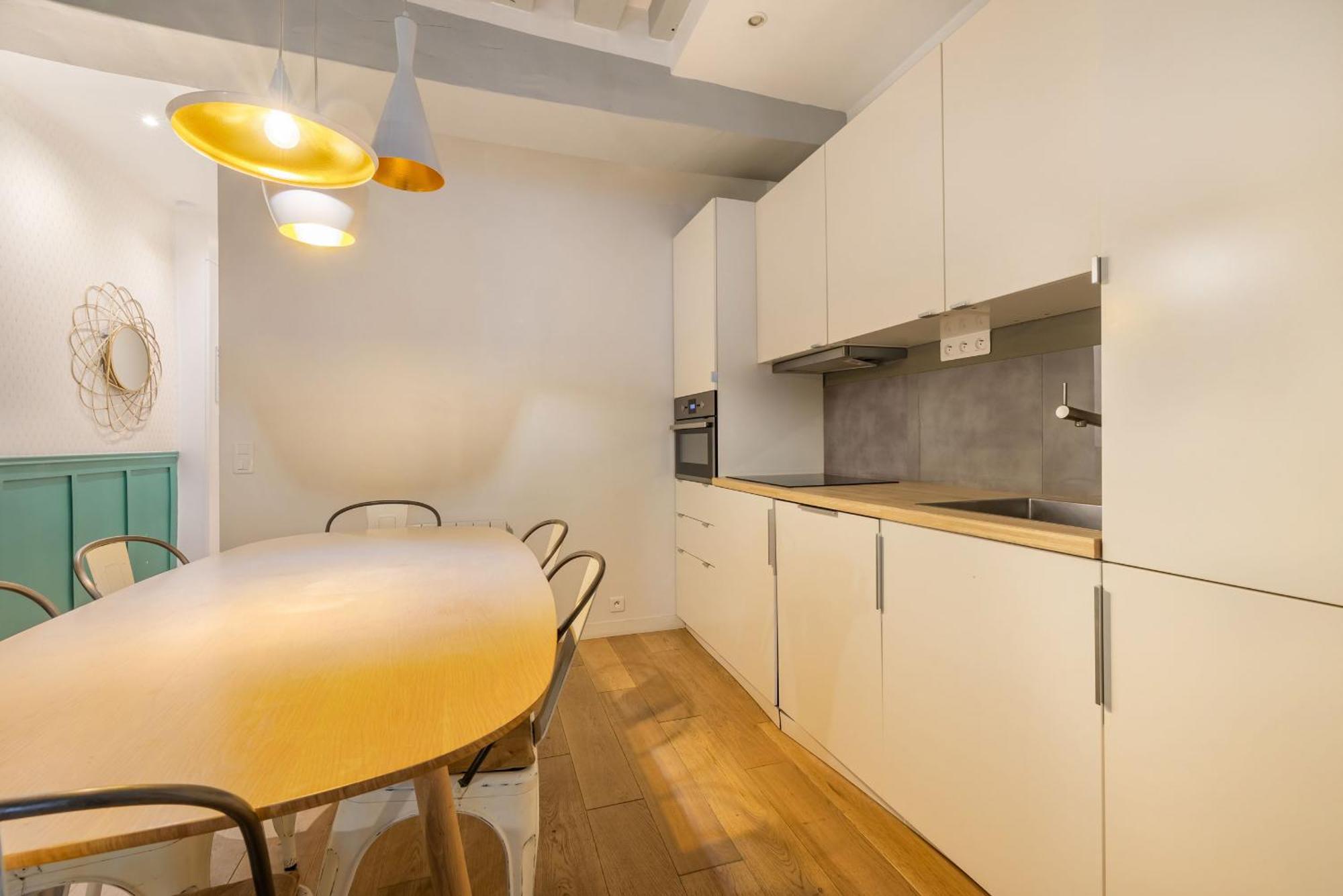 Strata Apartment Paris