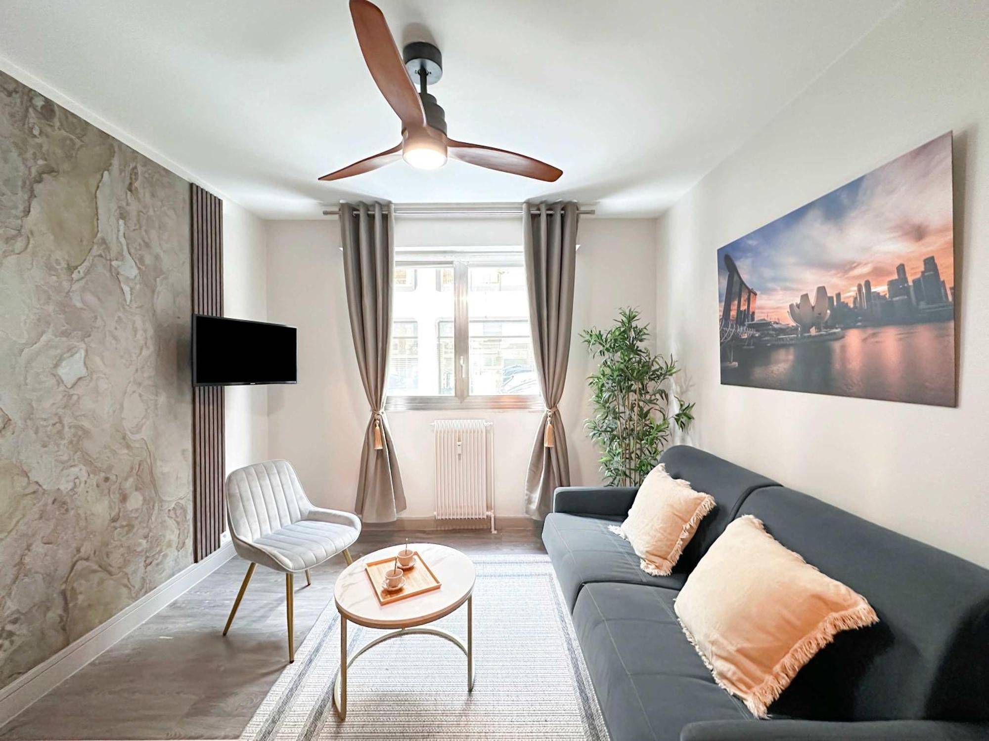 Elegant Escape Near Arc De Triomphe Apartment *