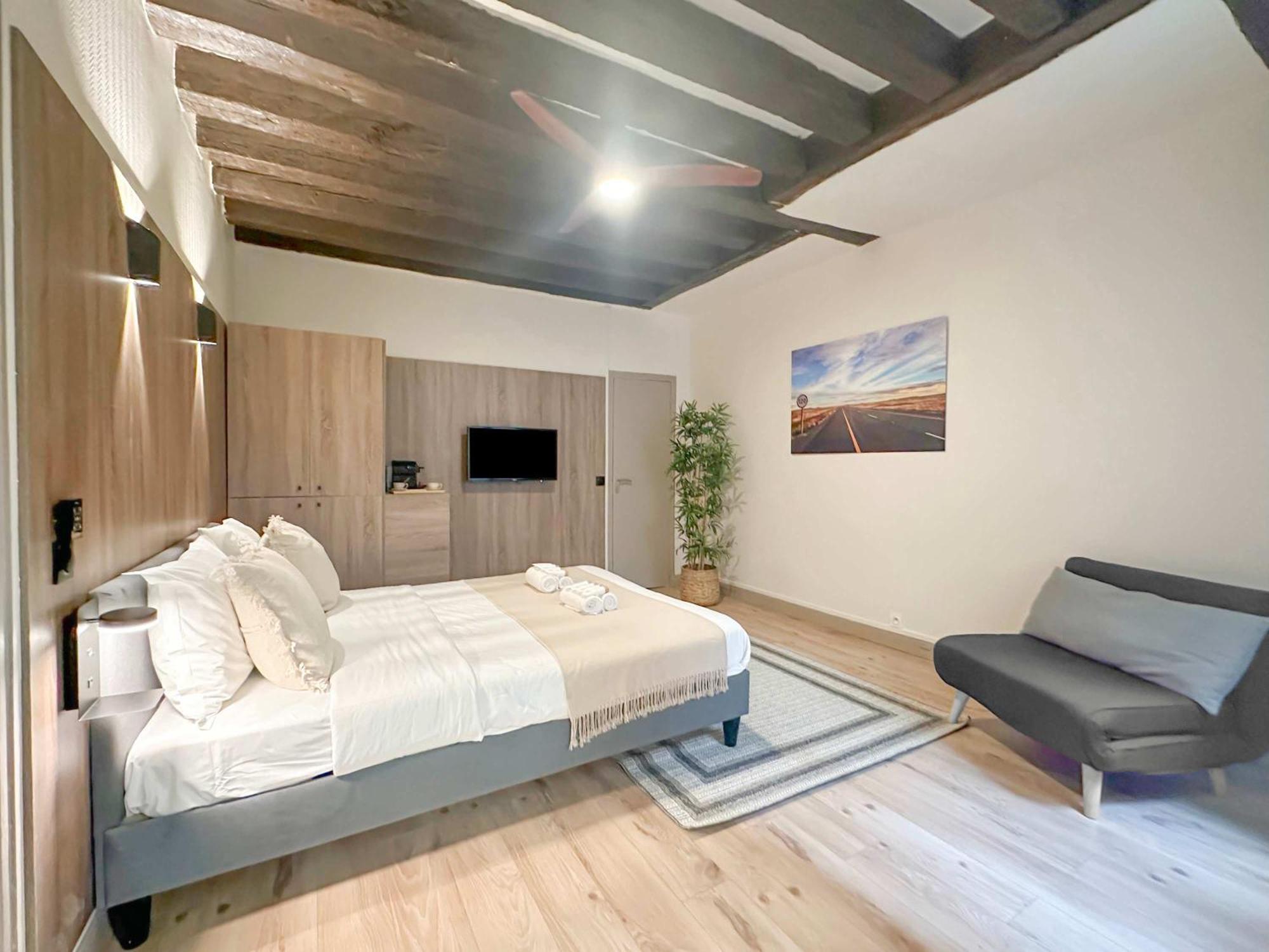 Apartment Elegant Steps Away From Iconic Landmarks Paris