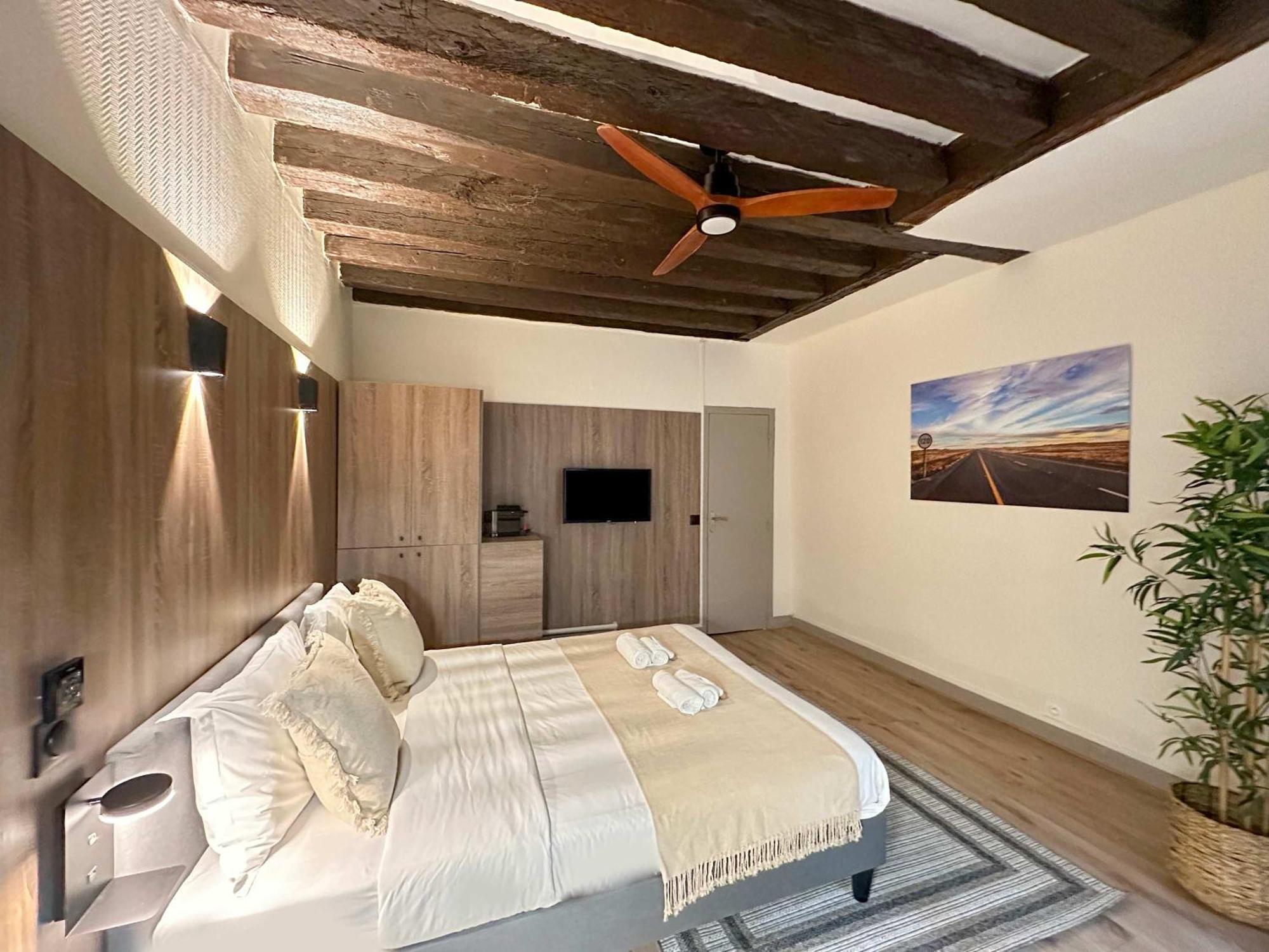 Elegant Steps Away From Iconic Landmarks *