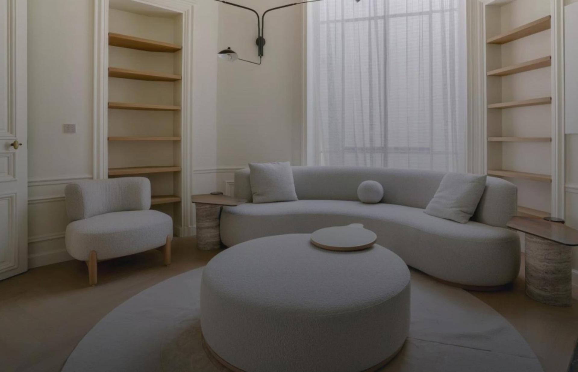 Rue De La Sourdiere In Apartment *