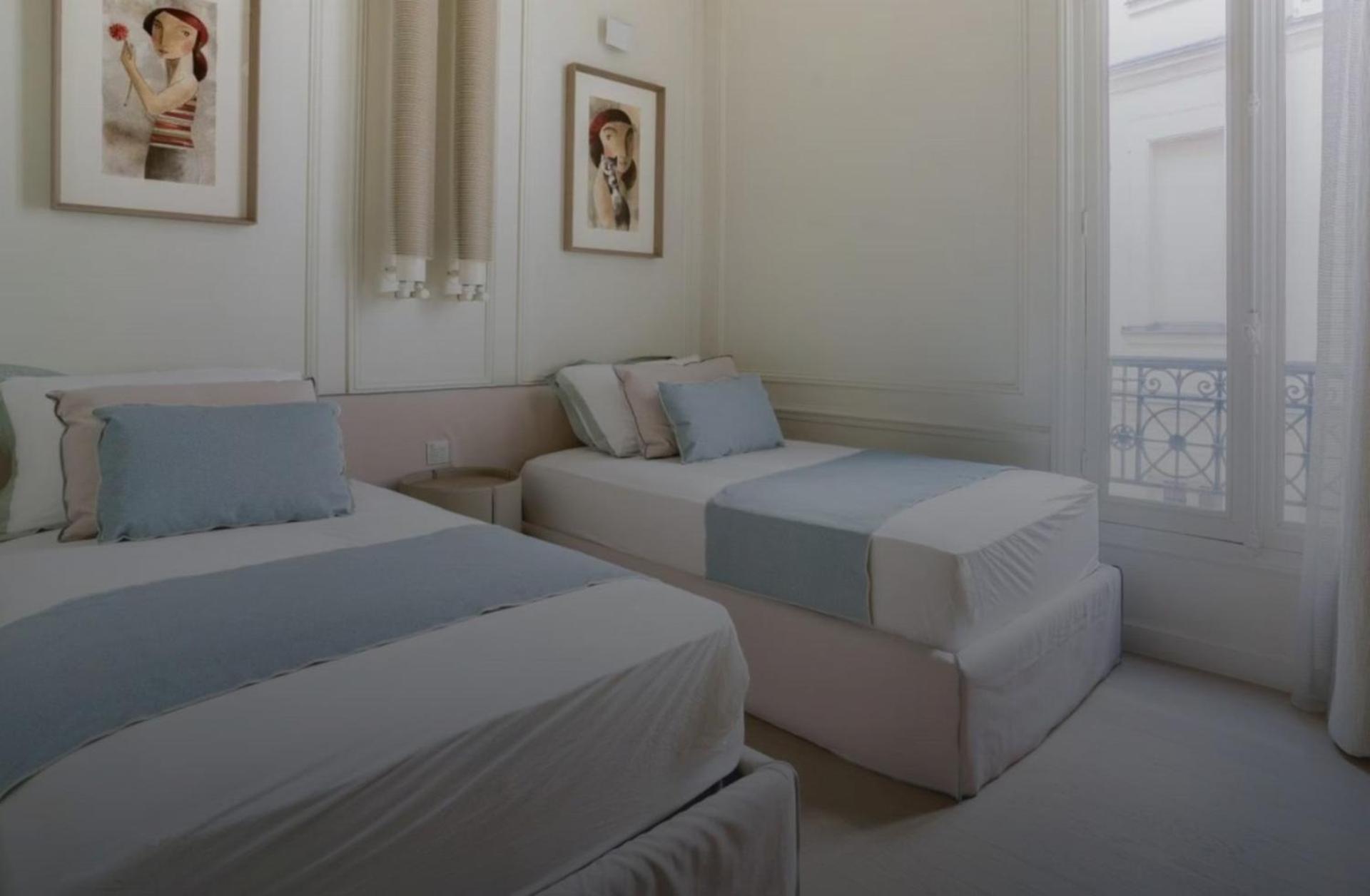 Rue De La Sourdiere In Apartment Paris