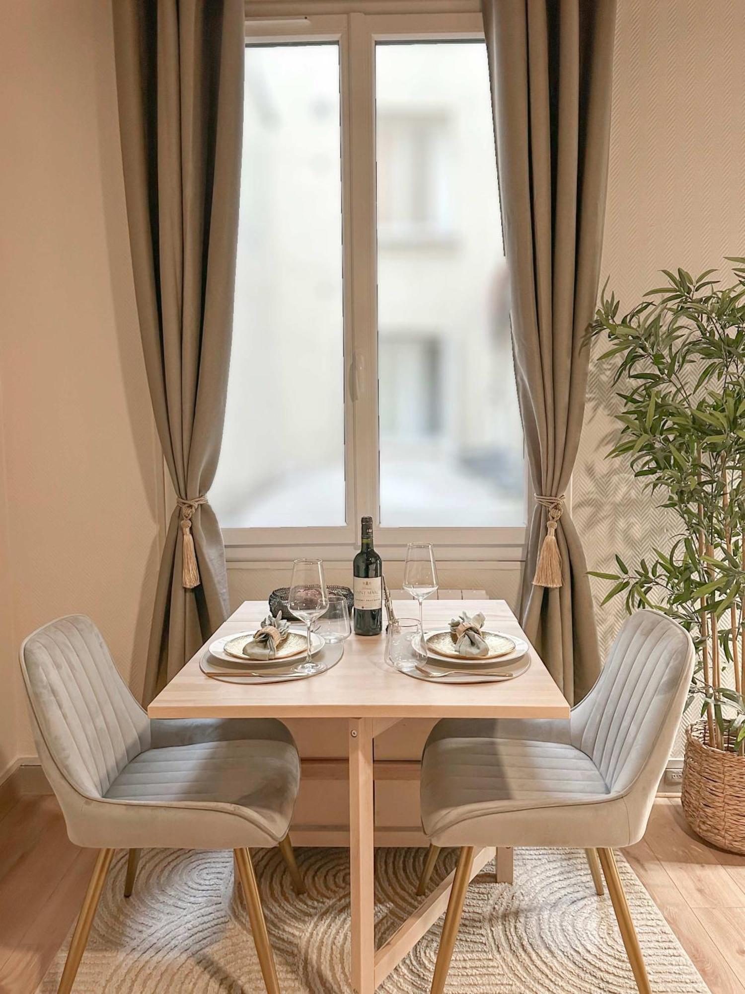Apartment Elegant Steps Away From Iconic Landmarks
