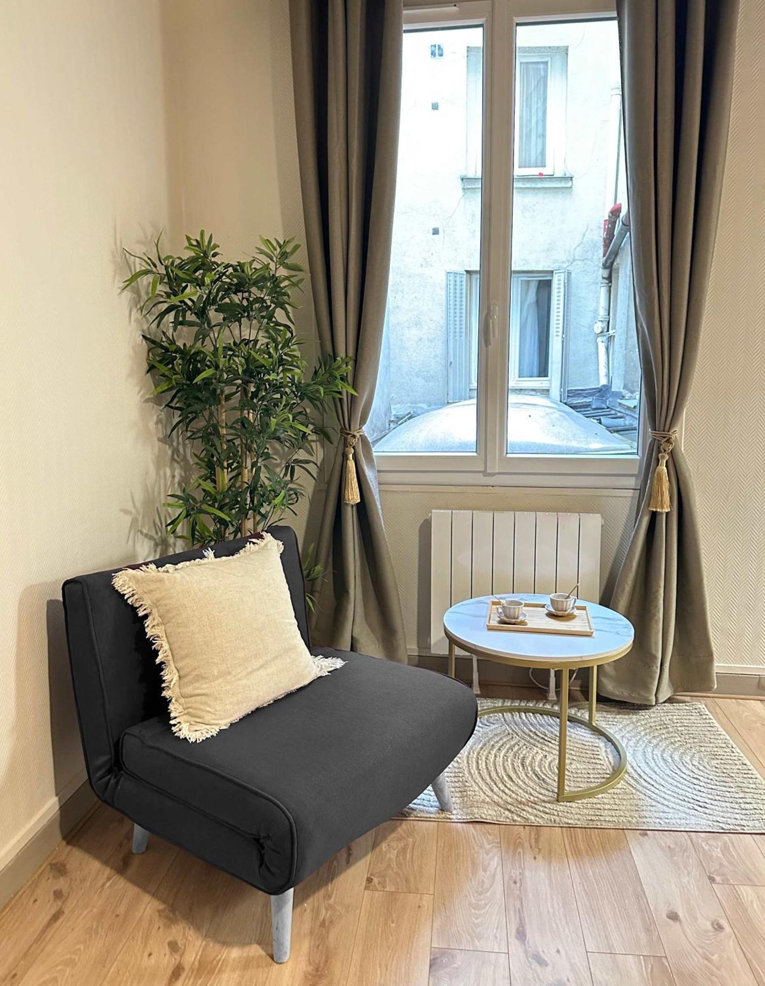 Elegant Steps Away From Iconic Landmarks *