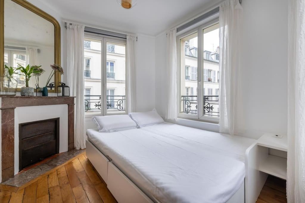 Cosy With 270 Degrees View On Streets Apartment *