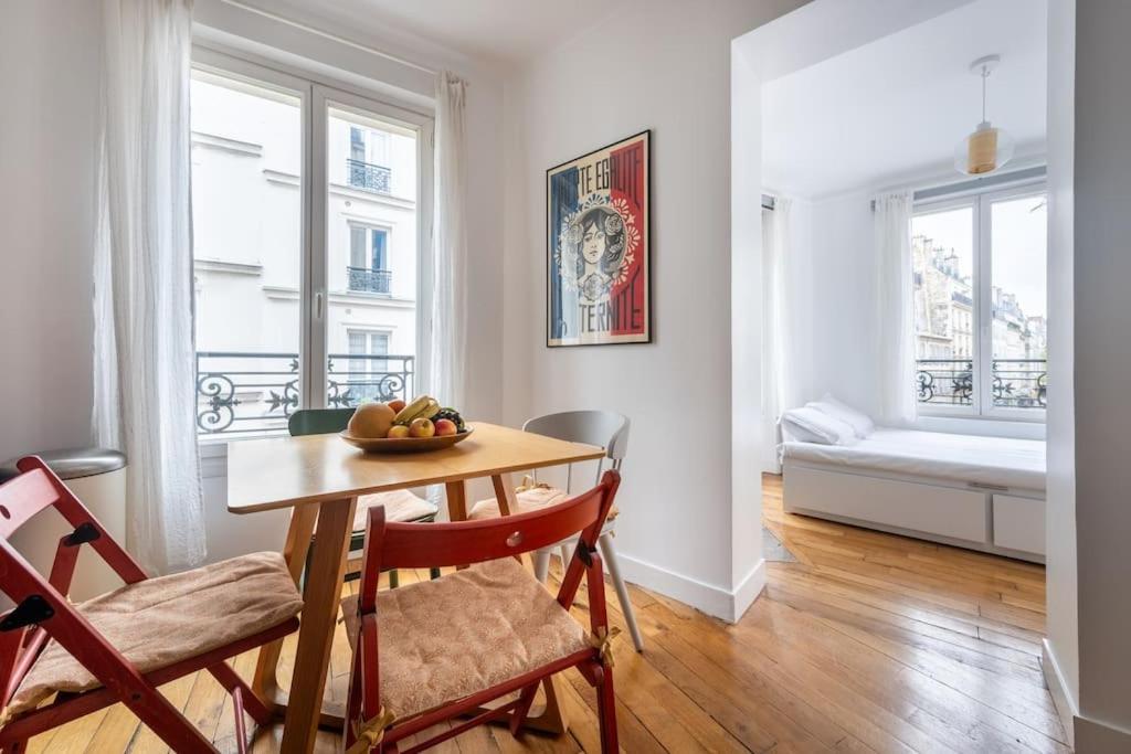 Cosy With 270 Degrees View On Streets