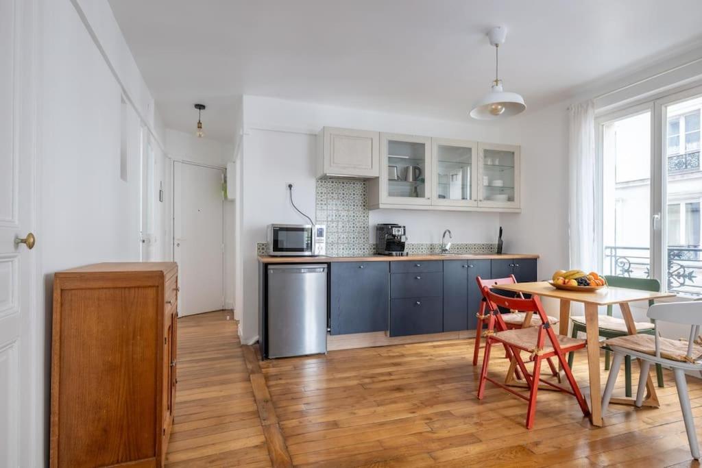 Apartment Cosy With 270 Degrees View On Streets Paris