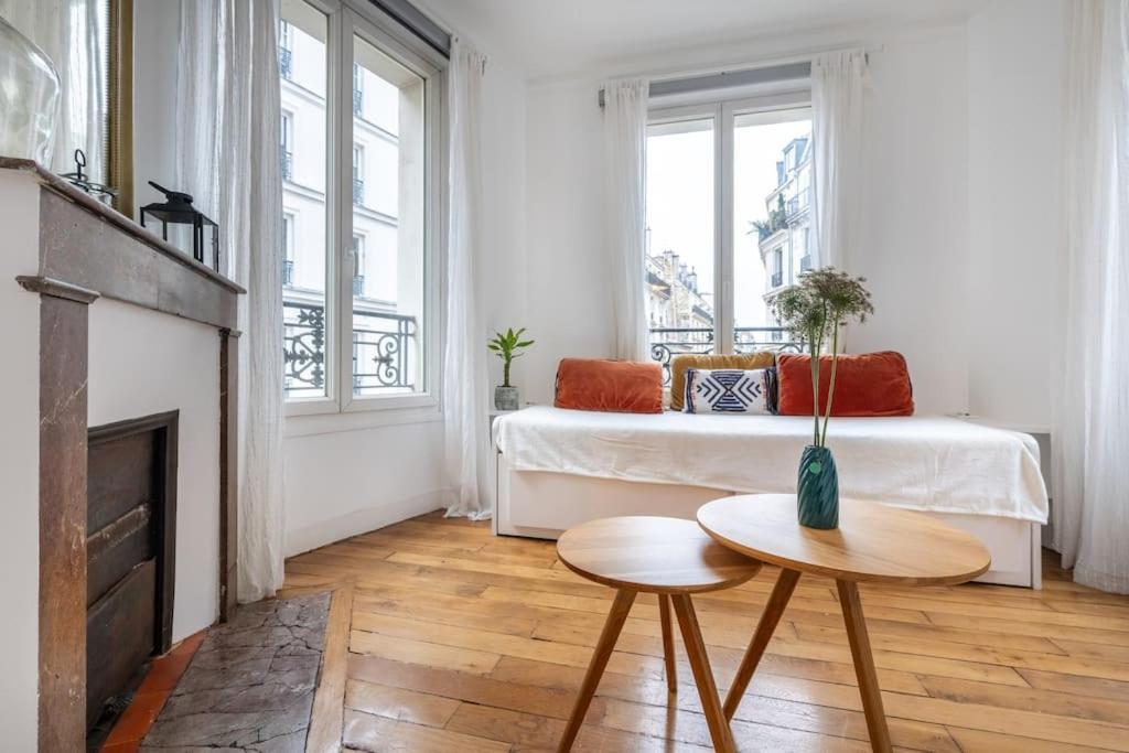 Apartment Cosy With 270 Degrees View On Streets