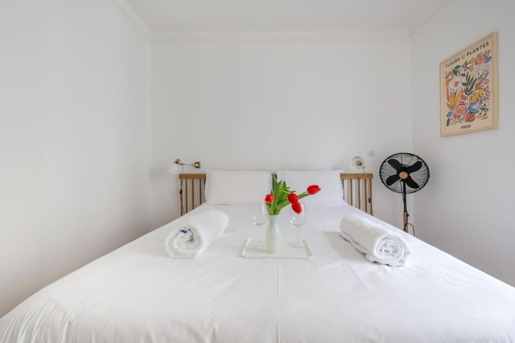 Apartment Cosy With 270 Degrees View On Streets Paris