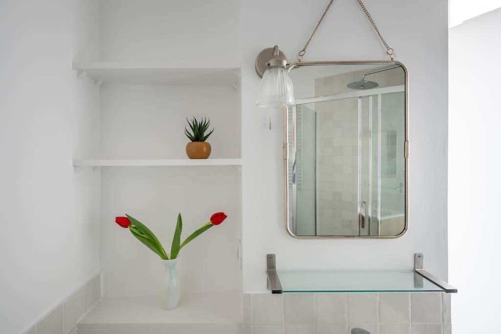 Apartment Cosy With 270 Degrees View On Streets