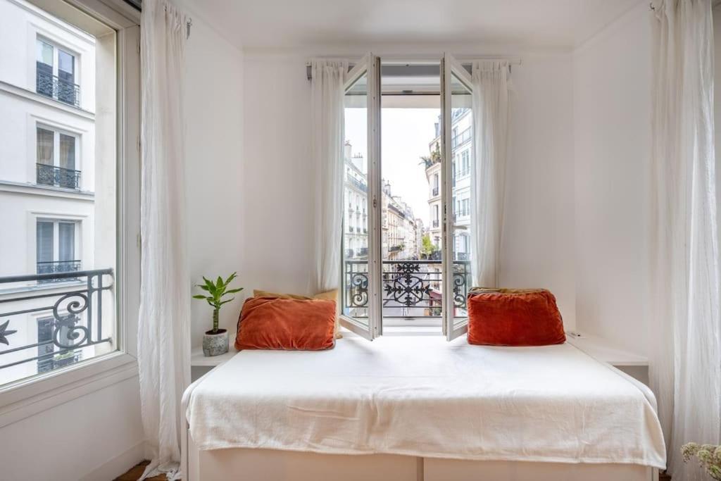 Cosy With 270 Degrees View On Streets *