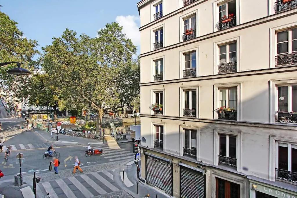 Cosy With 270 Degrees View On Streets * Paris