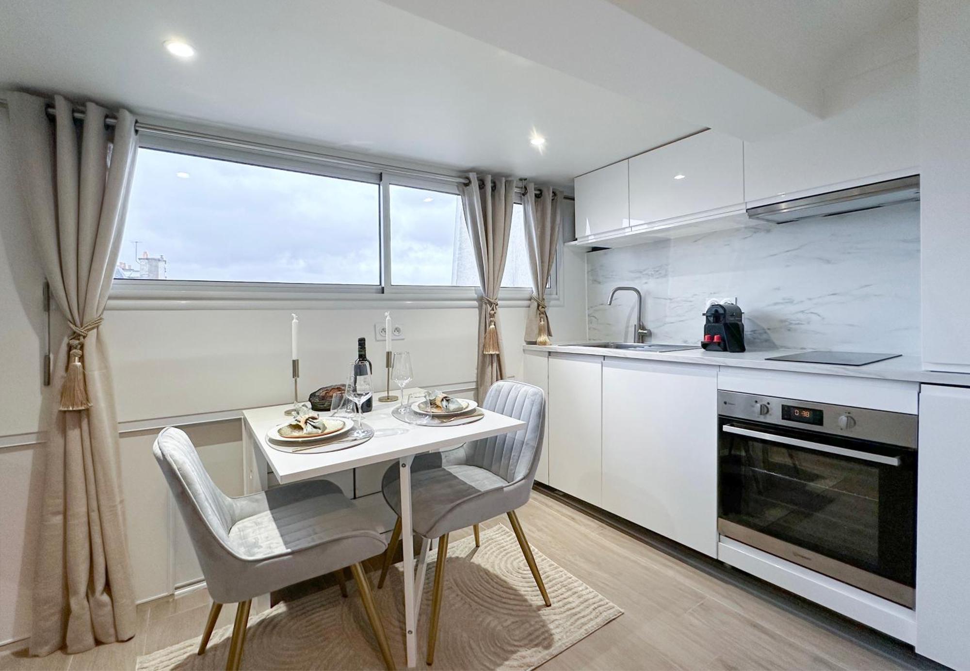 Brand New Near La Madeleine ! Appartement *