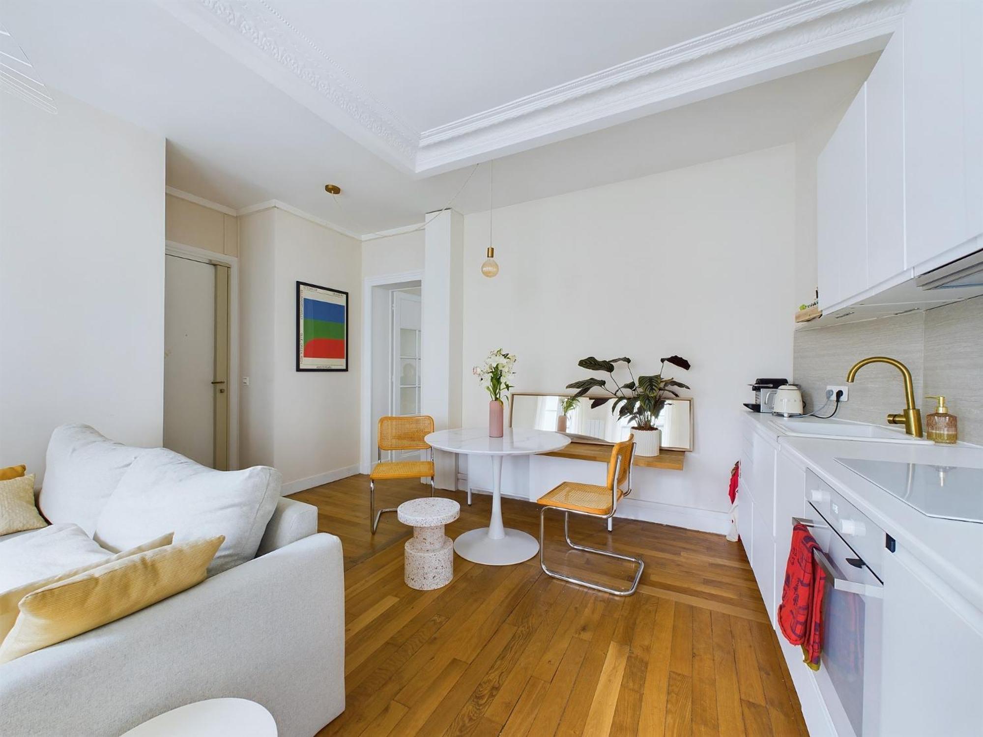 Charming Montmartre Apartment *
