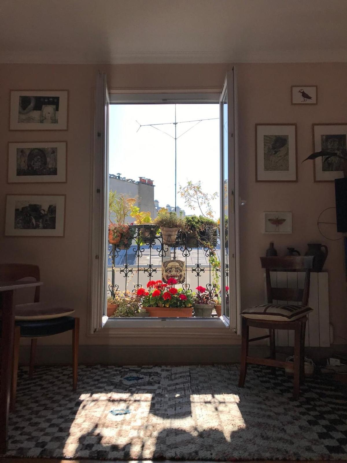 Cozy Montmartre With Views Over Rooftops Apartment Paris