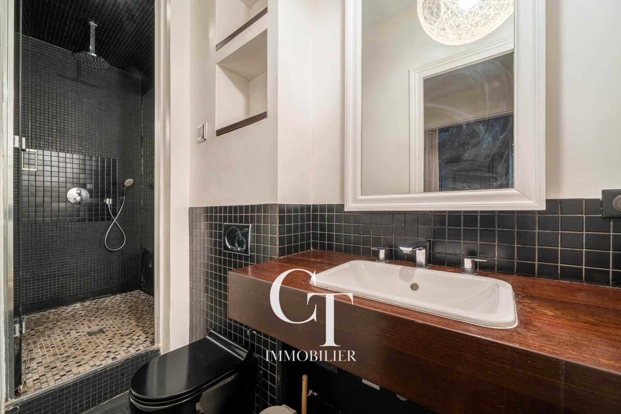 Luxury Jungle Loft With Private Garden, Jacuzzi & Hammam Paris