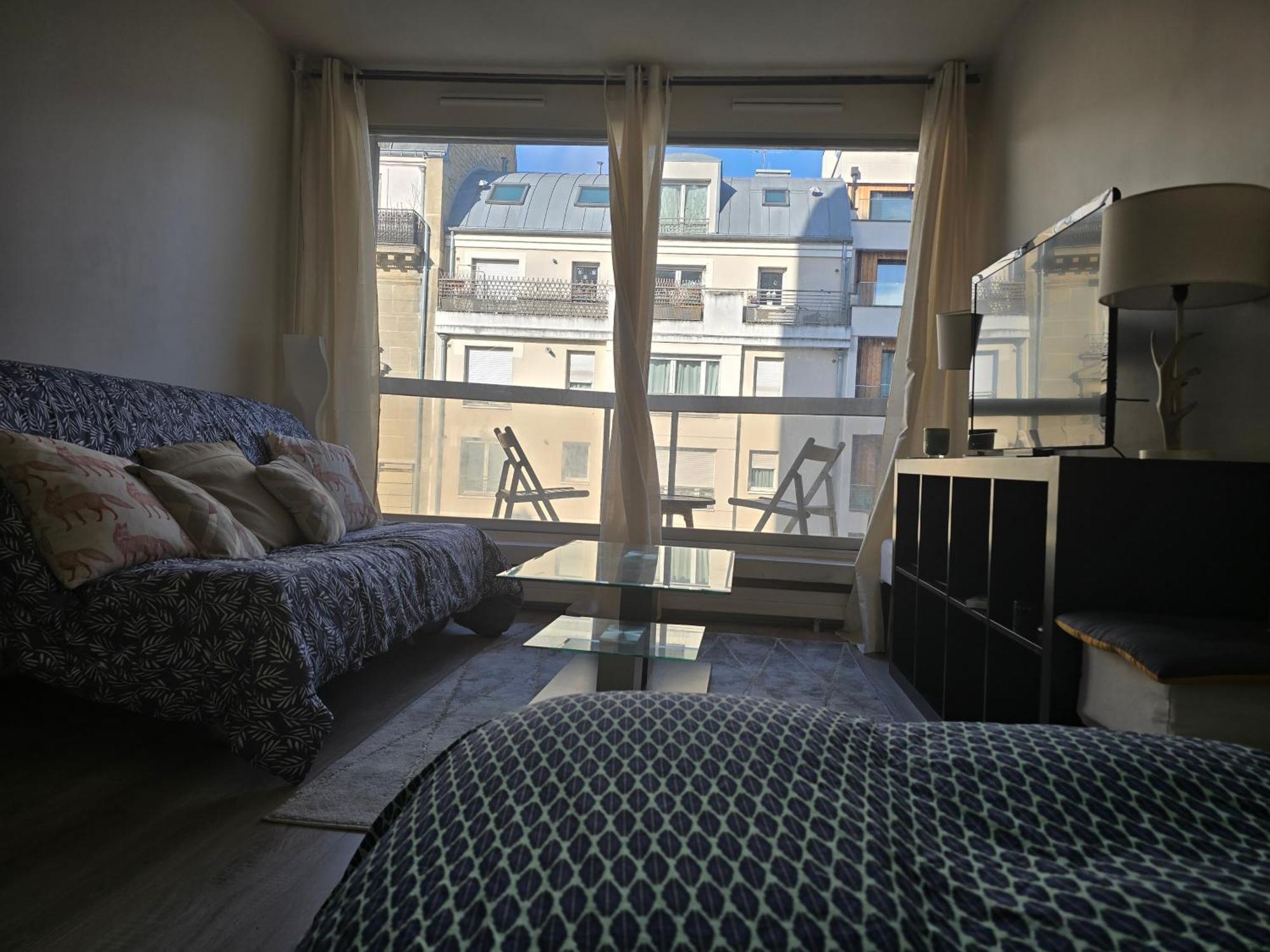Cosy Close Eiffel Tower