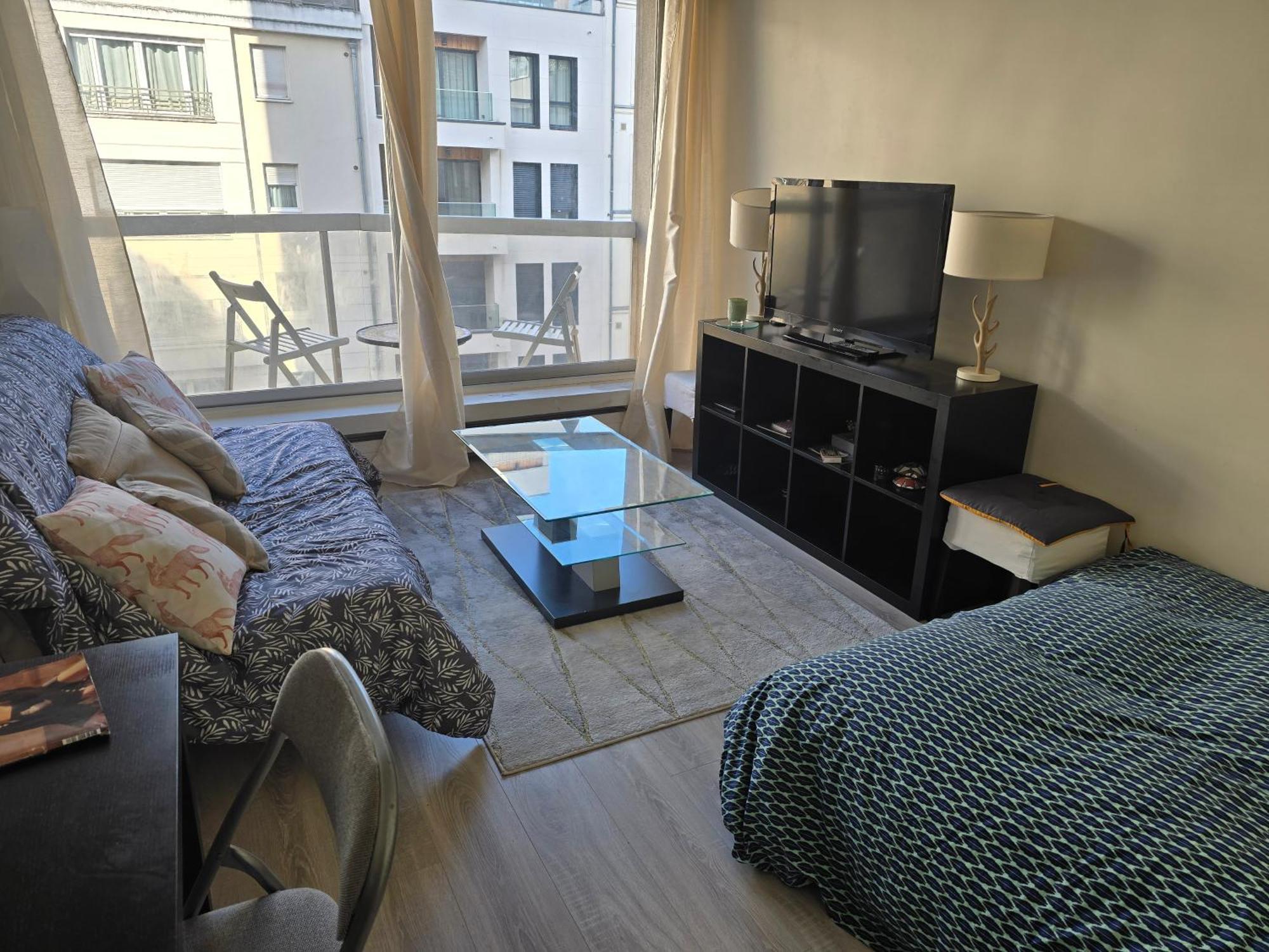 Cosy Close Eiffel Tower