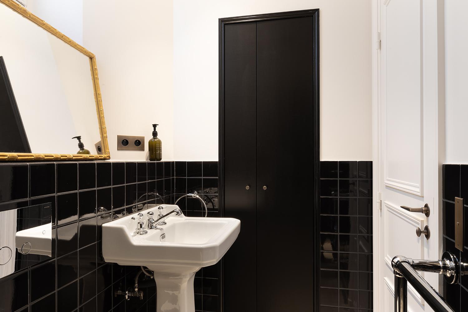 Pick A Flat's In Saint-germain - Place Furstemberg Paris