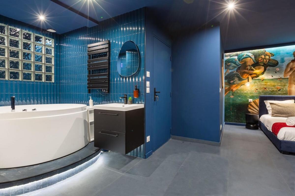 Arc De Triomphe Romantic Jacuzzi Saphir * Paris