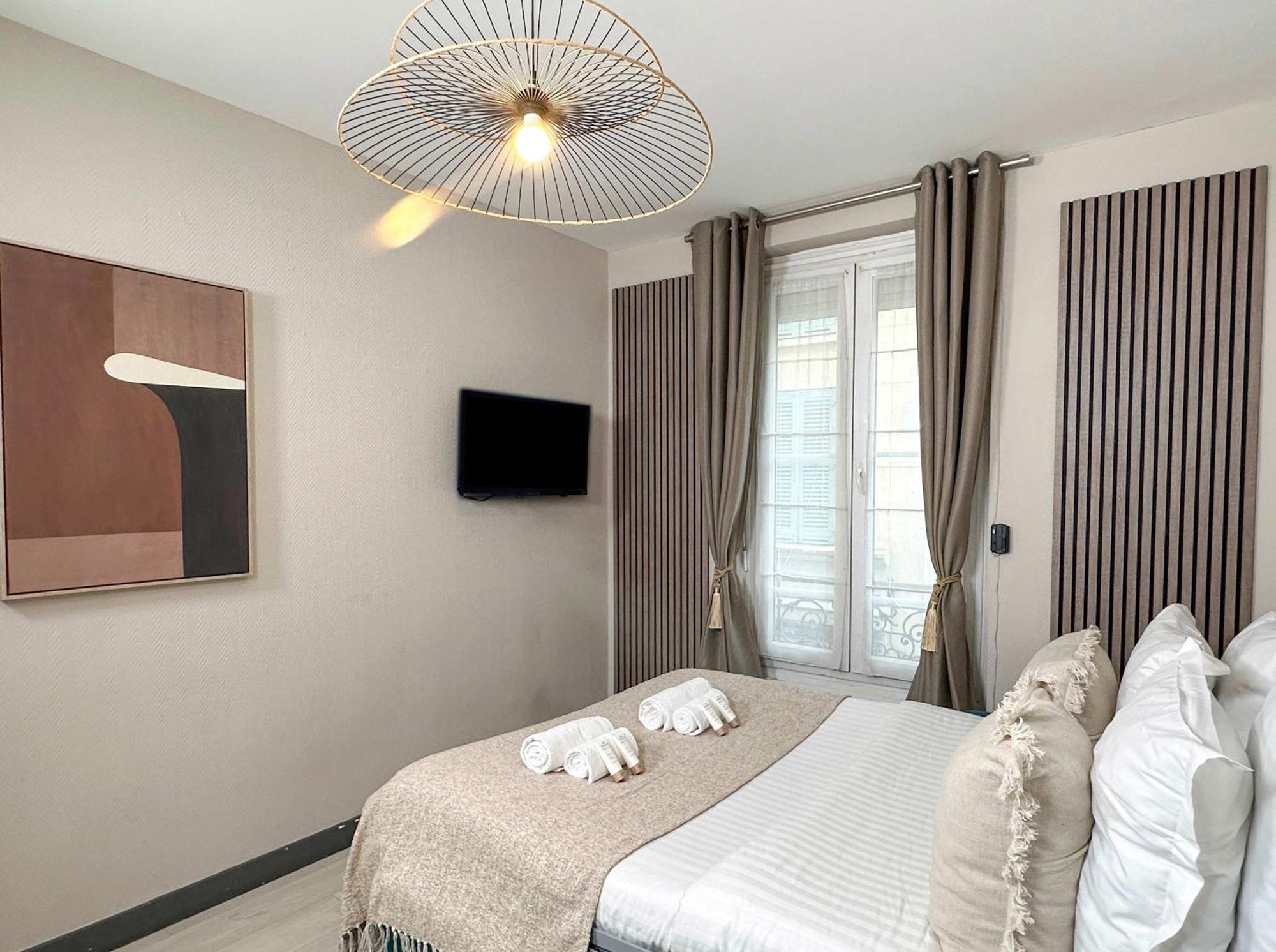 Apartment Outstanding In