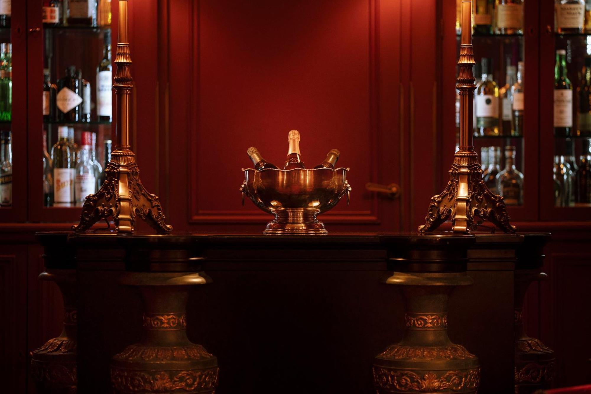 Maison Athenee Paris