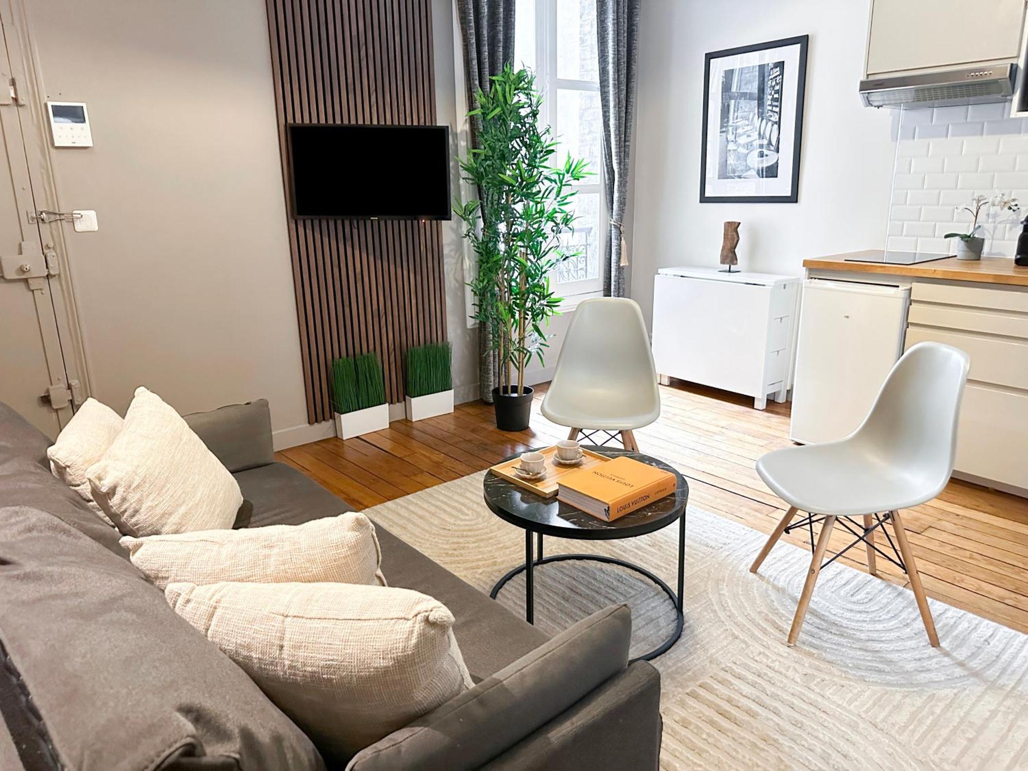 Unique Flat Near Louvre & Palais Royal