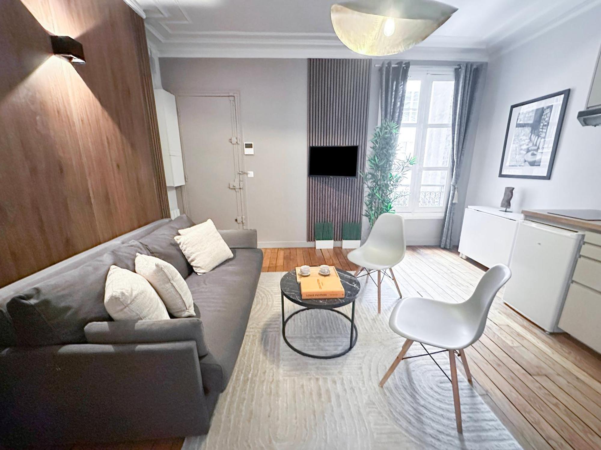 Unique Flat Near Louvre & Palais Royal Apartment *