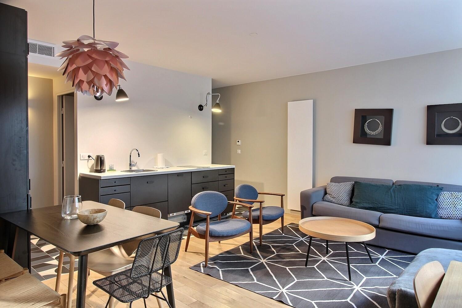 Parisian L Marais Apartment *
