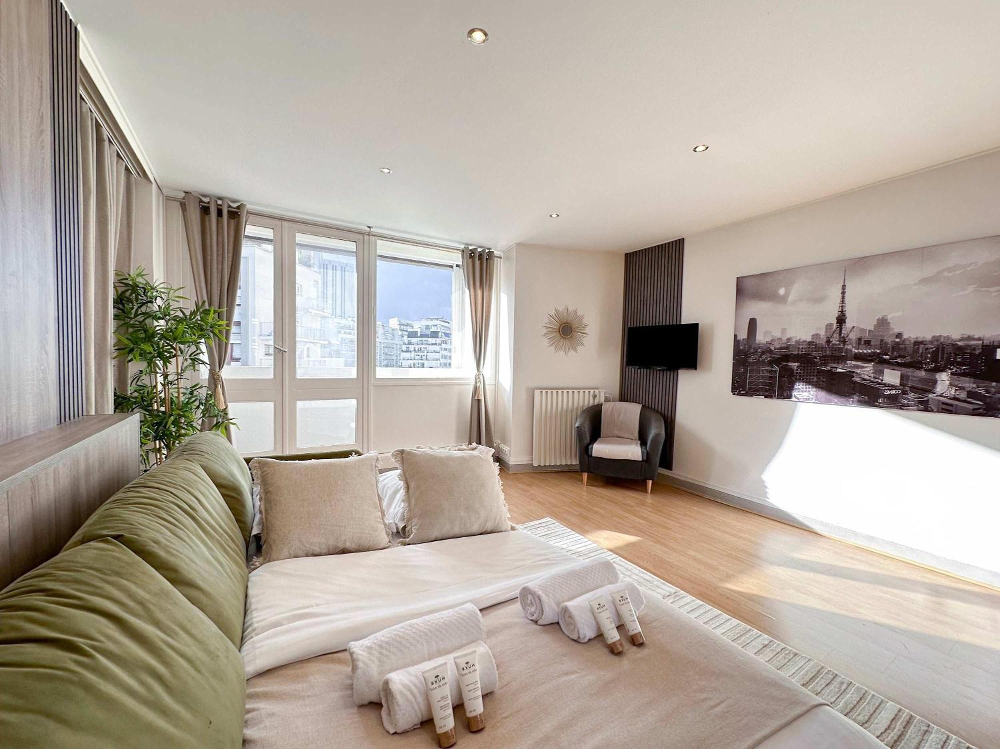 Spacious & Luxurious Flat In Montparnasse