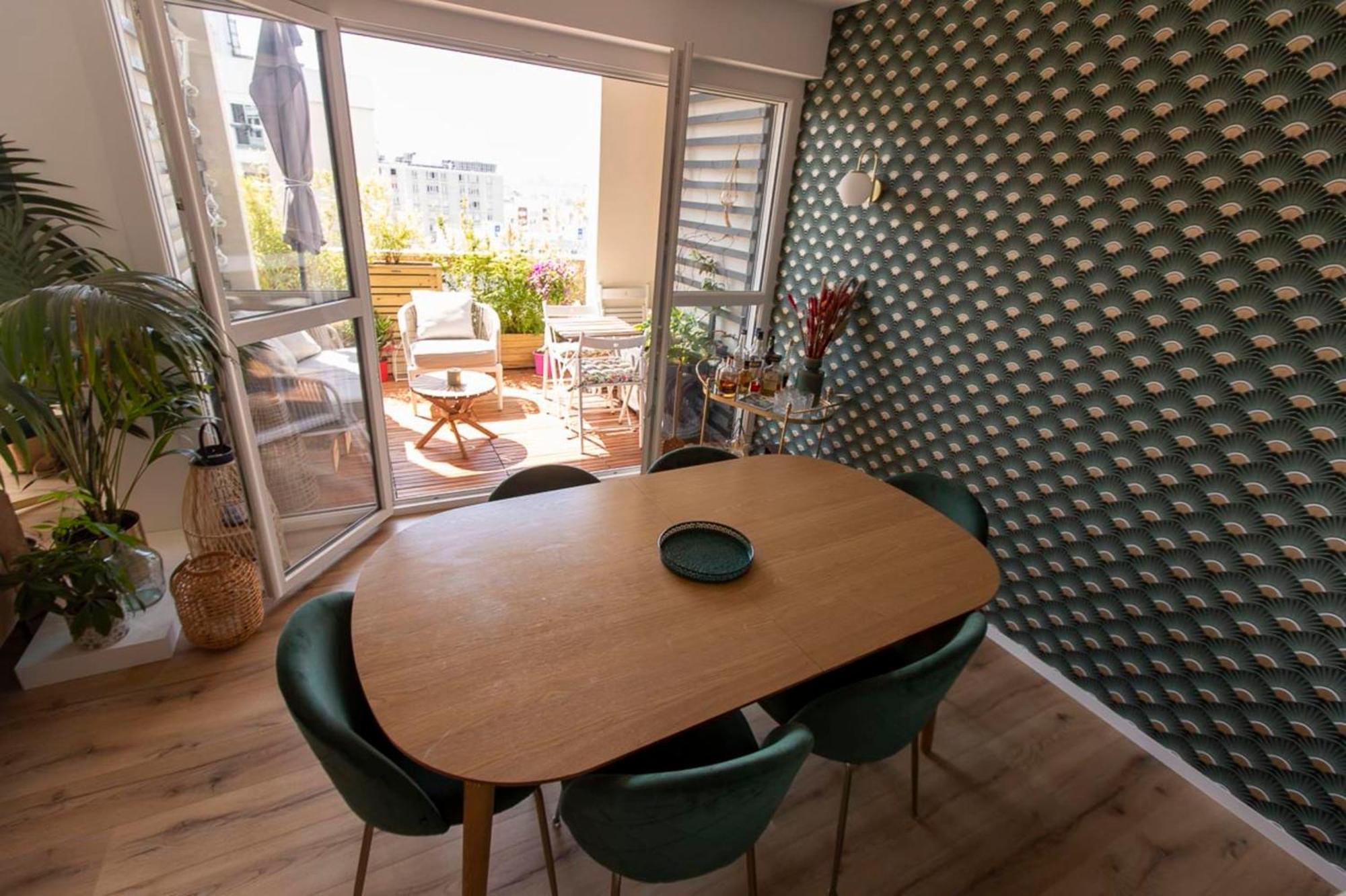 With Terrace And View Of Apartment *