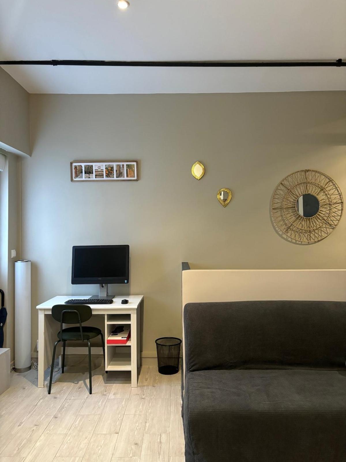 Montmartre Shelter Apartment Paris