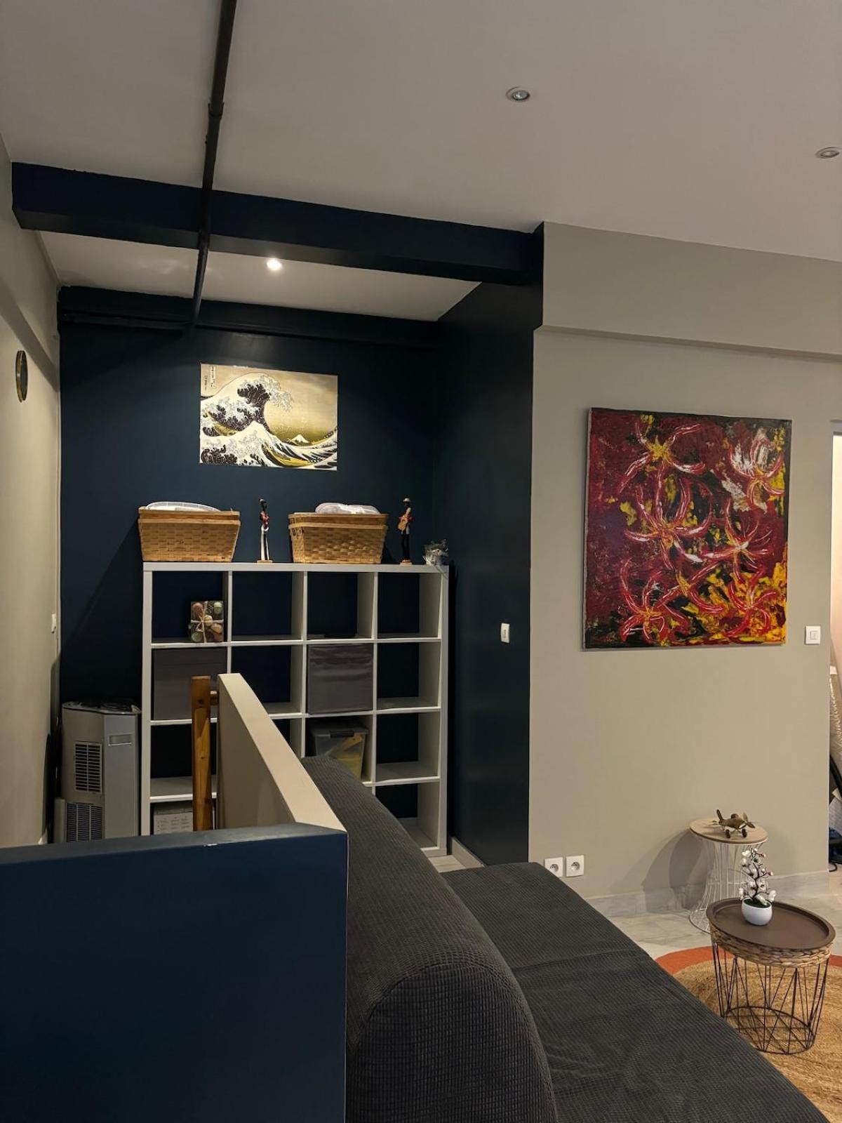 Apartment Montmartre Shelter Paris