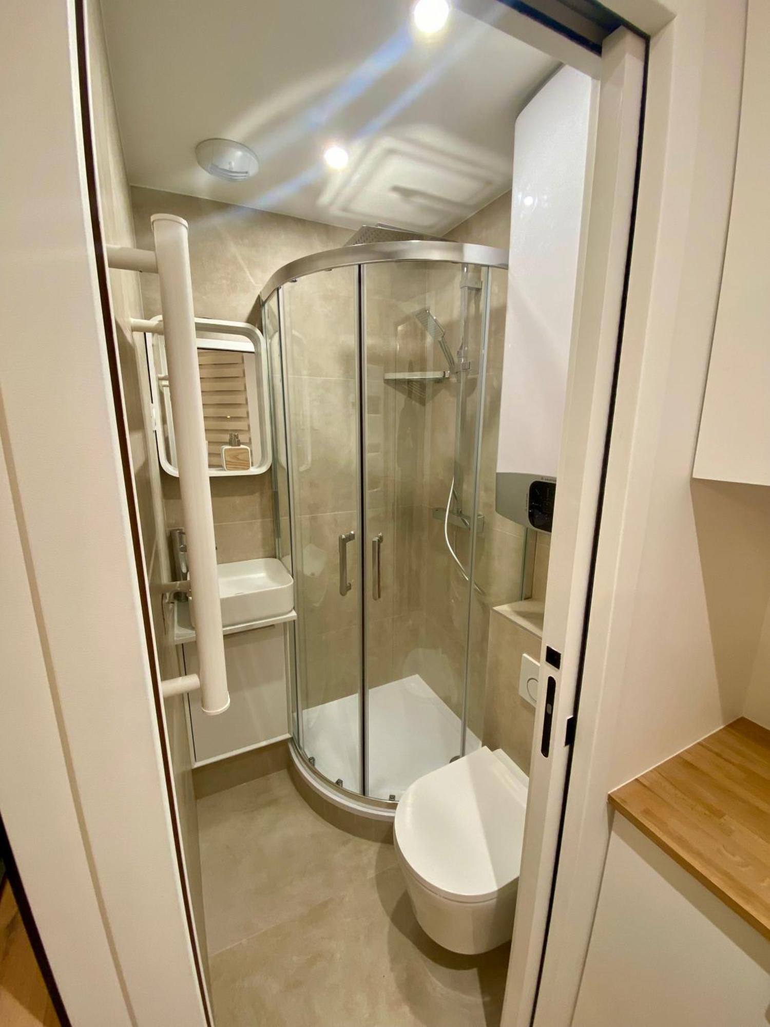 Small Comfy In Bed & Breakfast Paris