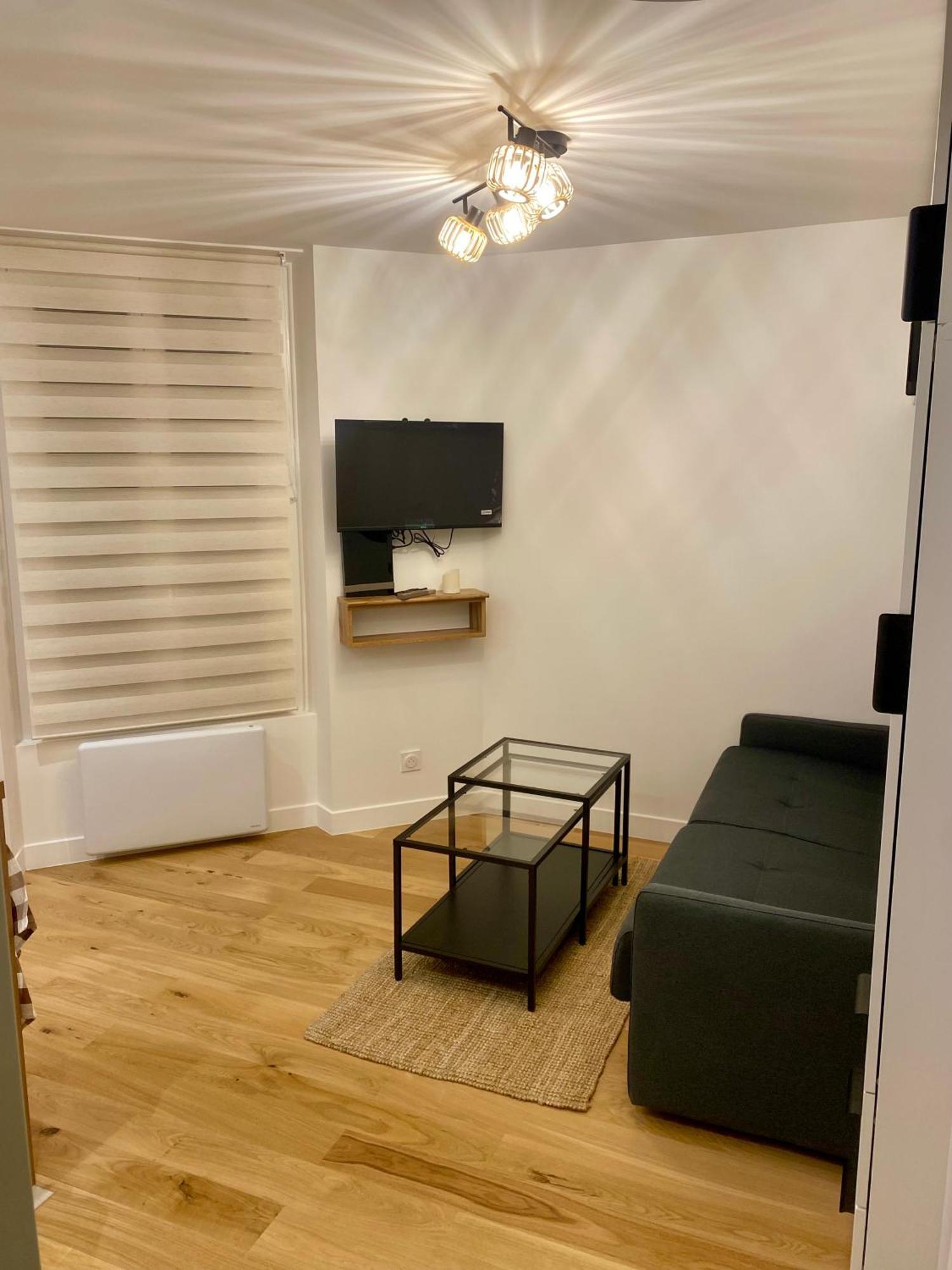 Bed & Breakfast Small Comfy In Paris