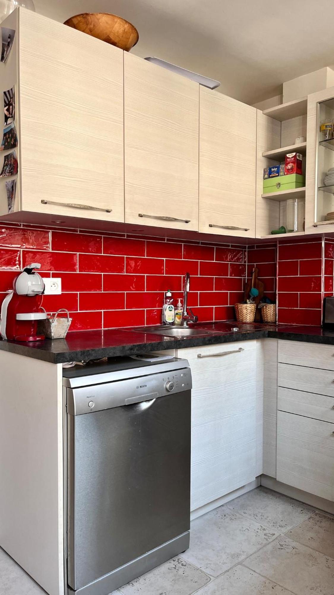 Large, Quiet, Familial Floor Duplex *