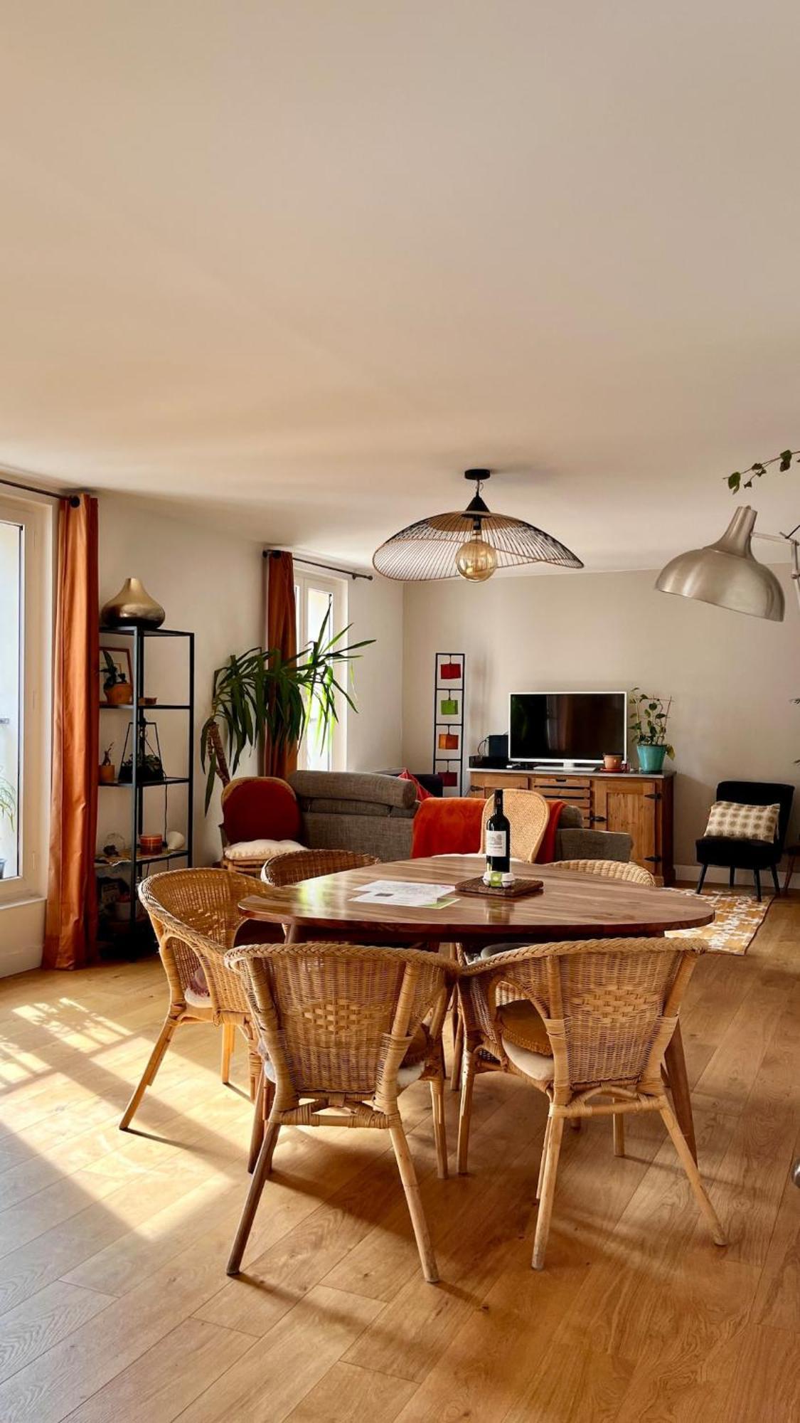 Apartment Large, Quiet, Familial Floor Duplex *