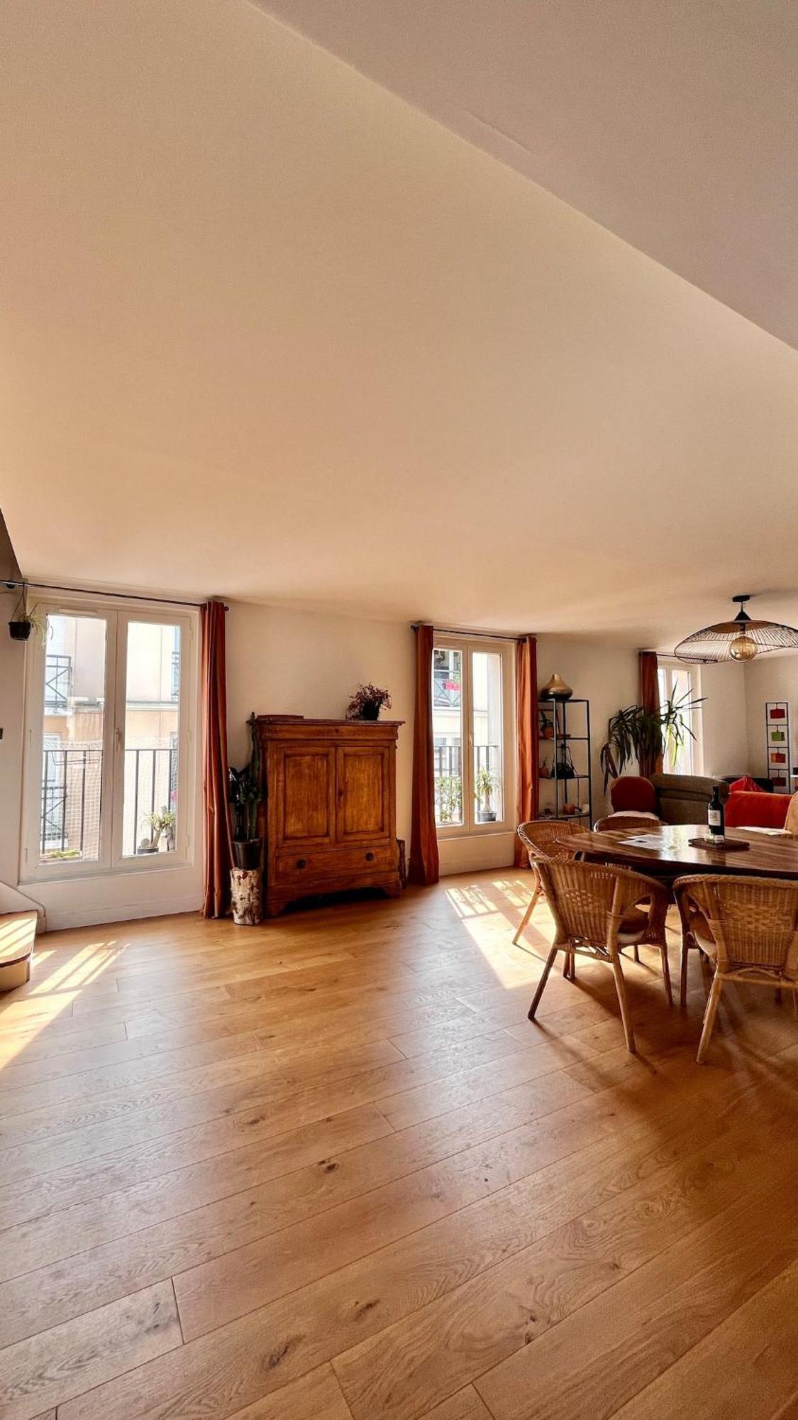 Apartment Large, Quiet, Familial Floor Duplex Paris